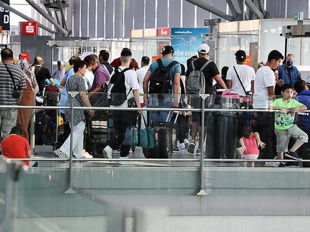Alman hava yolu şirketinde kriz! Grev kararı ulaşımı etkiliyor