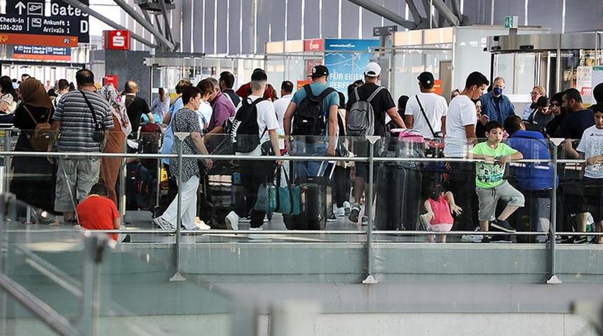 Alman hava yolu şirketinde kriz! Grev kararı ulaşımı etkiliyor