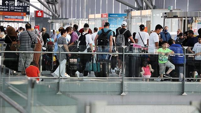 Alman hava yolu şirketinde kriz! Grev kararı ulaşımı etkiliyor