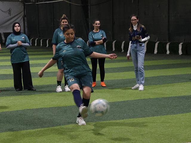 Kadınlar yeşil sahadaki performanslarıyla erkeklere taş &ccedil;ıkardı!