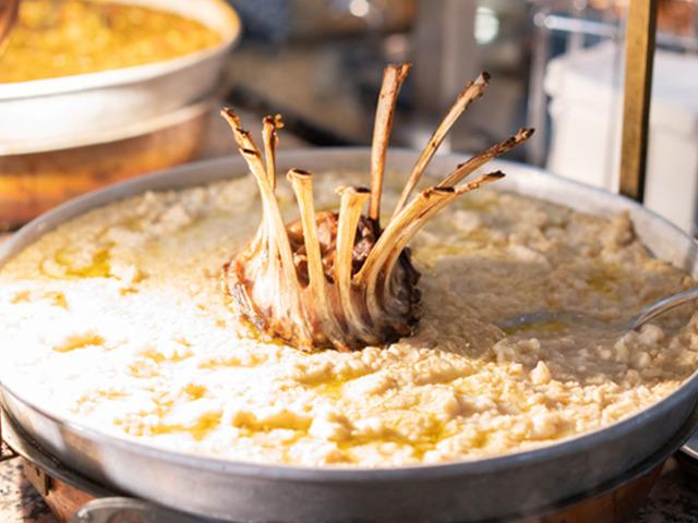 Yemek i&ccedil;in &Ccedil;in'den gelen var! Turistler hayran kaldı