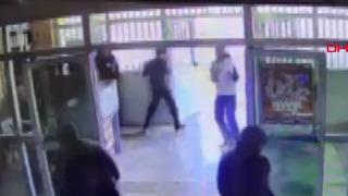 Okul koridorunda pompalı tüfekle dehşet saçtı! Şanlıurfa'daki liseye silahlı saldırının görüntüleri ortaya çıktı
