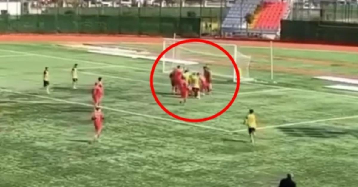 T&uuml;rkiye de yaşandı: Sonunda bu da oldu! &Ouml;yle bir faul yaptı ki cezaevine g&ouml;nderildi 1