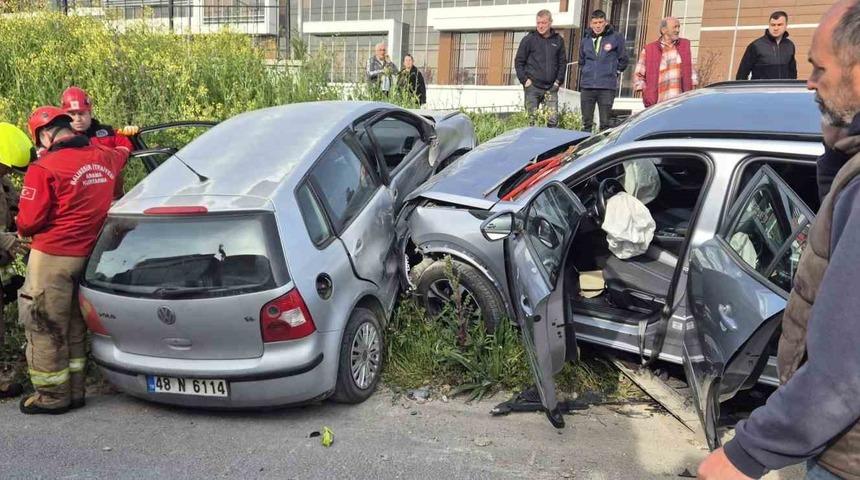 Susurluk&rsquo;ta trafik kazası: 4 kişi yaralandı