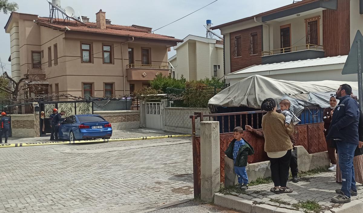 Konya da korkutan görüntü! 3.2 lik depremde büyük çatlaklar oluştu 1