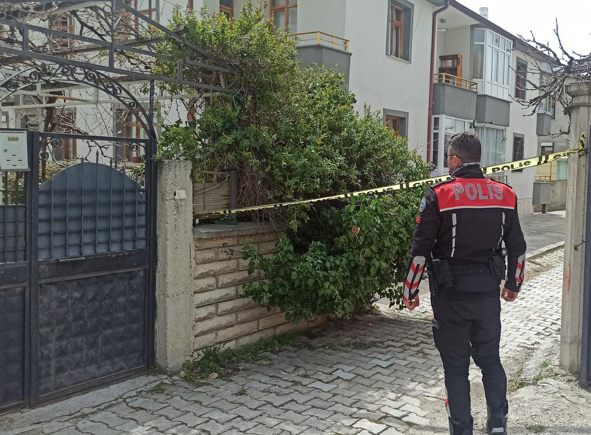 Konya da korkutan görüntü! 3.2 lik depremde büyük çatlaklar oluştu 3