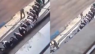 Yine İsrail yine skandal... Hem g&ouml;zlerini hem ellerini bağladılar