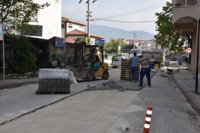 Akçay’da yollar yapılıyor