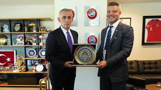 Son dakika: Fenerbah&ccedil;e'de TFF s&uuml;rprizi! O g&ouml;r&uuml;nt&uuml;lerle gittiler