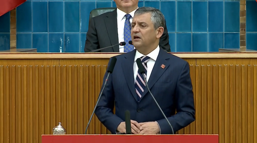 AK Partililere &ccedil;ağrı yaptı! &Ouml;zg&uuml;r &Ouml;zel: "Birinin Erdoğan'ın karşısına &ccedil;ıkıp bunları demesi gerek"