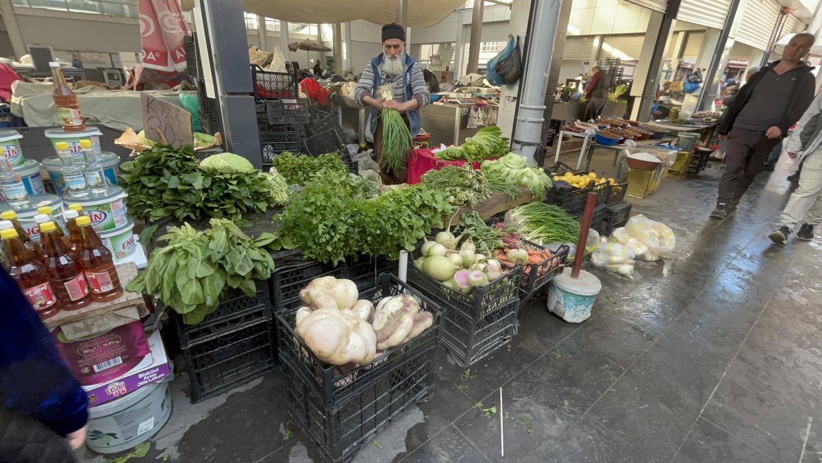 Pazar tezgahında g&ouml;ren inanamadı, telefonuna sarıldı! Tam 4 kilo 3