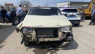 İki ara&ccedil; &ccedil;arpıştı, 4 ara&ccedil; hasar aldı