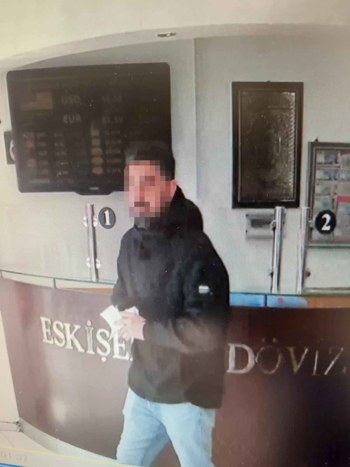 400 Euro bozdurmak isteyen m&uuml;şteriye fazla para verdi 3