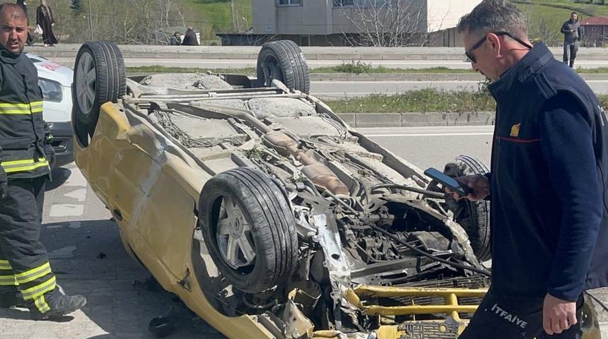 Sinop&rsquo;ta kontrolden &ccedil;ıkan otomobil takla attı