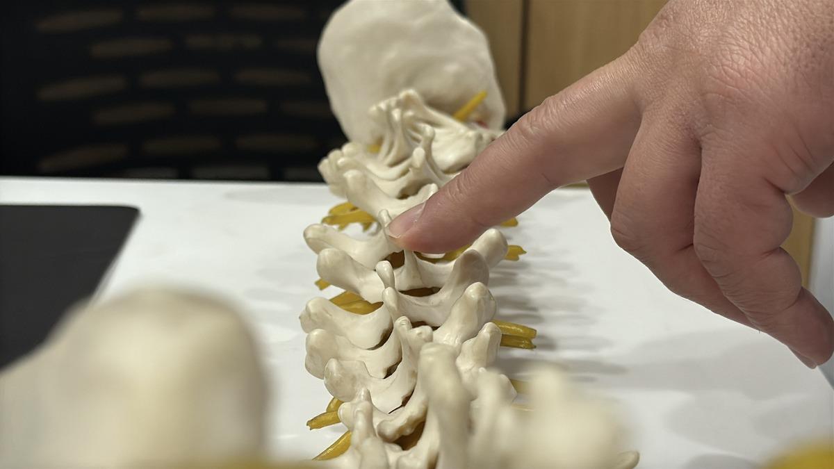 Bel fıtığıyla aynı belirtileri olan sinsi hastalık: Spinal stenoz 1