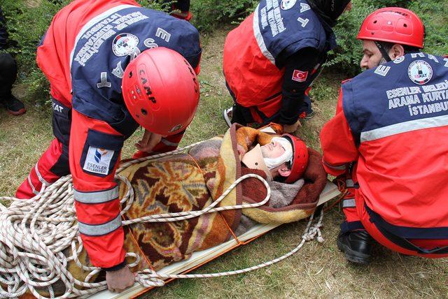 Esenler’de deprem tatbikatı ile gençlere afet bilinci