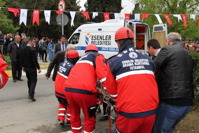 Esenler’de deprem tatbikatı ile gençlere afet bilinci