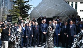 Bakan Ersoy'dan dijital &ccedil;ağ uyarısı: &ldquo;Dijital d&uuml;nya g&ouml;n&uuml;ll&uuml; k&uuml;lt&uuml;rel yozlaşmayı beraberinde getiriyor&rdquo;