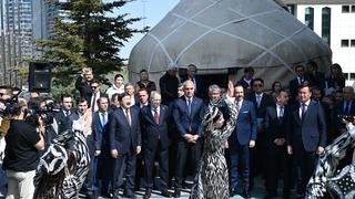 Bakan Ersoy'dan dijital çağ uyarısı: “Dijital dünya gönüllü kültürel yozlaşmayı beraberinde getiriyor”