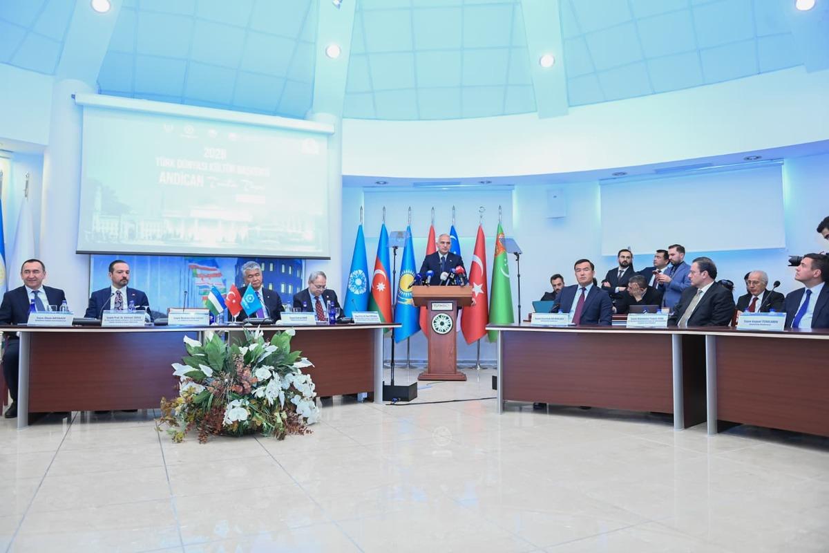 Bakan Ersoy dan dijital çağ uyarısı: “Dijital dünya gönüllü kültürel yozlaşmayı beraberinde getiriyor” 2