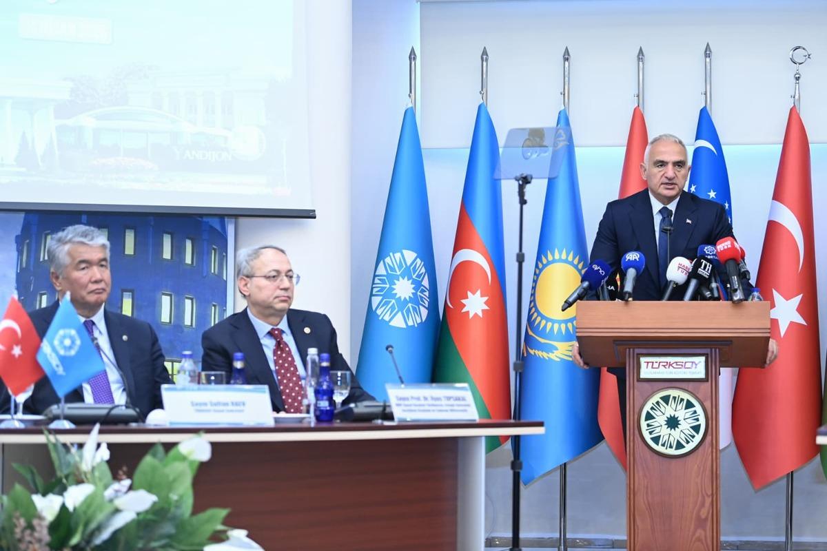 Bakan Ersoy dan dijital çağ uyarısı: “Dijital dünya gönüllü kültürel yozlaşmayı beraberinde getiriyor” 3