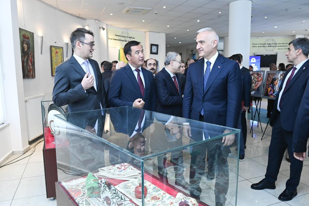 Bakan Ersoy dan dijital çağ uyarısı: “Dijital dünya gönüllü kültürel yozlaşmayı beraberinde getiriyor” 5