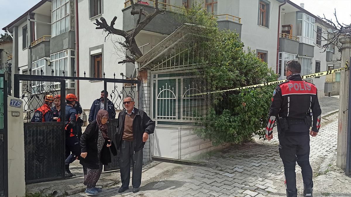 Konya'da korkutan görüntü! 3.2'lik depremde büyük çatlaklar oluştu - Mynet Yaşam