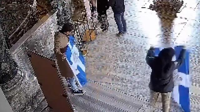 Ayasofya'da Bizans bayrağı a&ccedil;tılar: "Ya Ortodoks ol ya da &ouml;l"