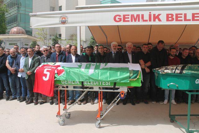 Maç dönüşü kazada ölen Bursaspor taraftarı toprağa verildi