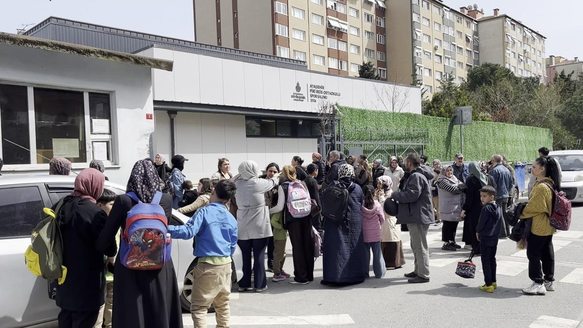 Yer: Ataşehir! Çok sayıda öğrenci hastaneye kaldırıldı