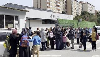 Ataşehir'de okulda zehirlenme iddiası: &Ccedil;ok sayıda &ouml;ğrenci hastaneye kaldırıldı