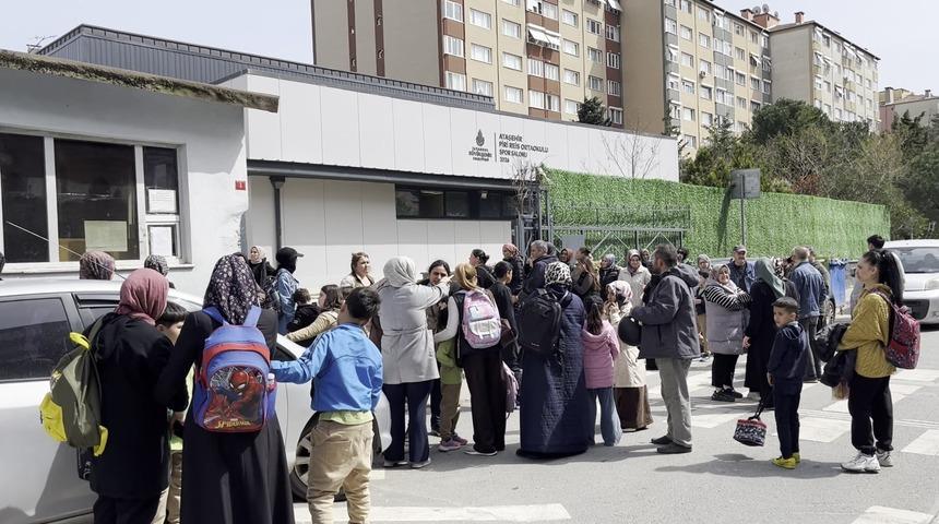 Ataşehir'de okulda zehirlenme iddiası: &Ccedil;ok sayıda &ouml;ğrenci hastaneye kaldırıldı