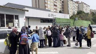Ataşehir'de okulda zehirlenme iddiası: Çok sayıda öğrenci hastaneye kaldırıldı