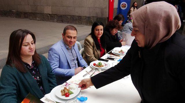 Tarihi Çifte Mineali Medrese'de yemek yarışması