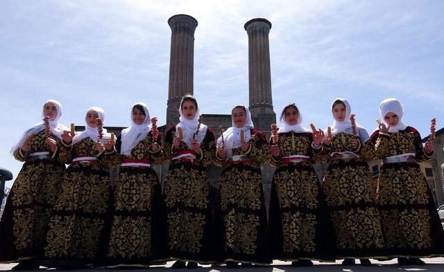 Tarihi Çifte Mineali Medrese'de yemek yarışması