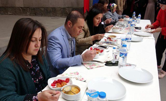 Tarihi Çifte Mineali Medrese'de yemek yarışması