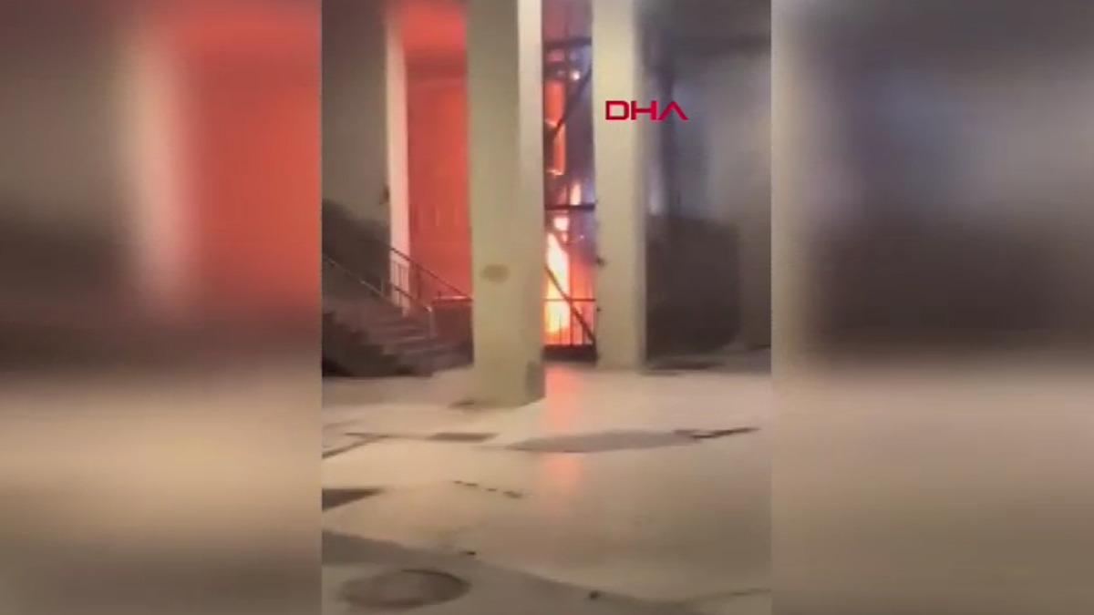 Taksim Metro İstasyonu nda asans&ouml;rde yangın! Ekipler sevk edildi 1