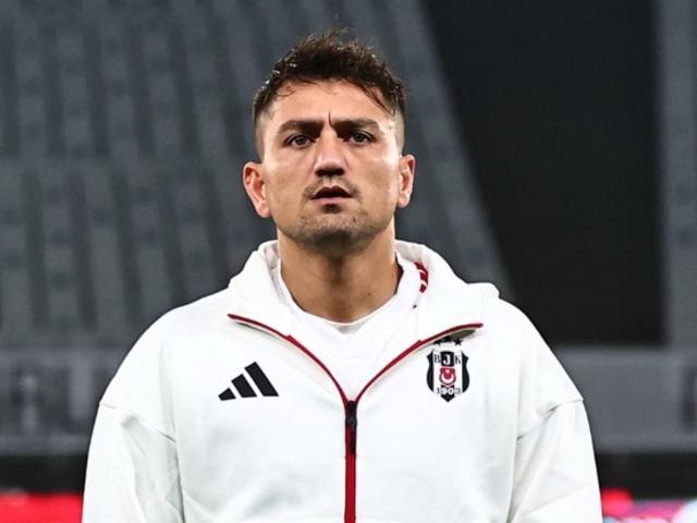 Milli futbolcu evleniyor! Nişanında euro yağdırdı