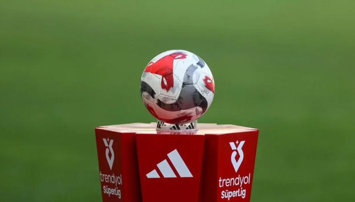 S&uuml;per Lig i&ccedil;in olay yaratan şampiyonluk kehaneti! "3 puan farkla..." 3