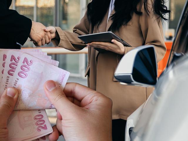 Arabayı almak yetmiyor, ek &ouml;deme gerekecek: Aylık abonelik d&ouml;nemi