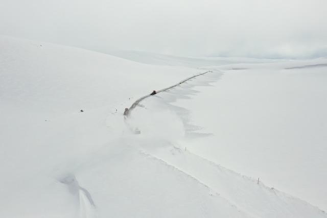 Ağrı da ekipler nisan ortasında yoğun karla m&uuml;cadele &ccedil;alışması y&uuml;r&uuml;t&uuml;yor 13