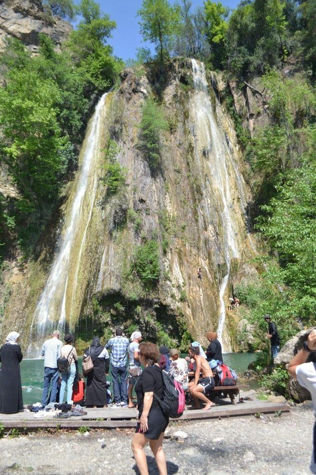 Uçansu Şelaleri’ne gezi