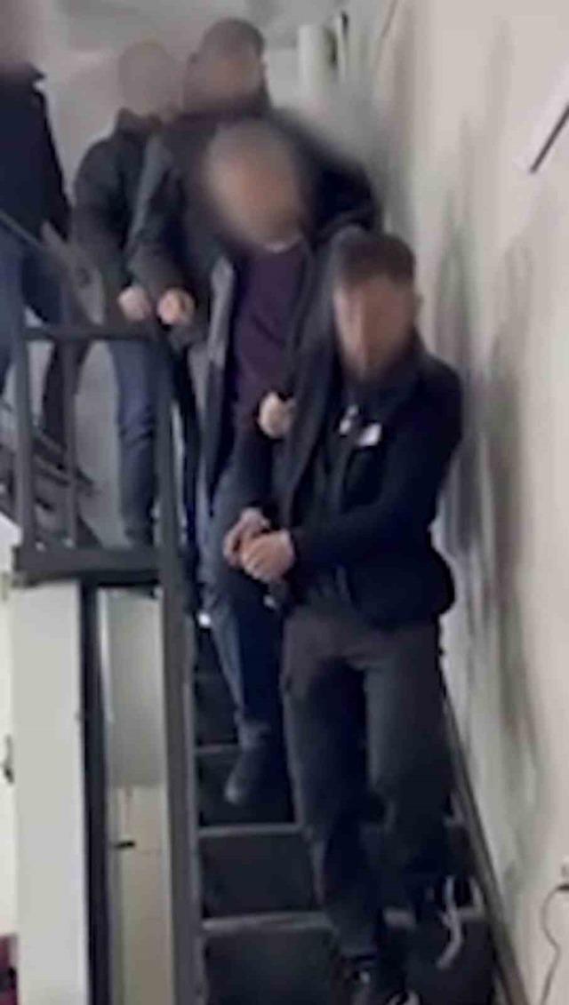 Uyuşturucuyu tavan arasına sakladılar… Polis tek tek ortaya çıkardı 1