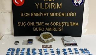 Uyuşturucuyu tavan arasına sakladılar&hellip; Polis tek tek ortaya &ccedil;ıkardı
