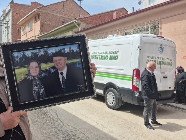 70 yıllık aşkta h&uuml;z&uuml;nl&uuml; veda: Birer g&uuml;n arayla vefat ettiler
