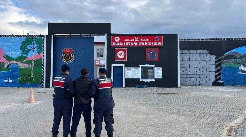 Jandarma &ccedil;eşitli su&ccedil;lardan aranan 55 kişiyi yakaladı