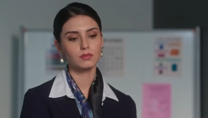 Sevdiğim Sensin'in Feride'sinin direk dansı ile m&uuml;cadelesi...