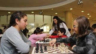 Öğrencilerin satranç hamlesi 23 Nisan için