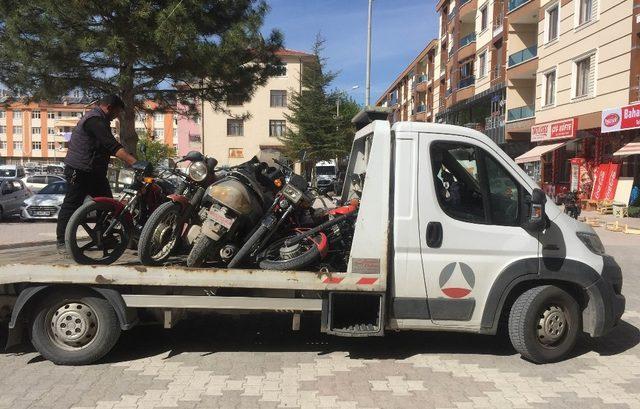 Kulu’da hurdaya ayrılan ve tescilsiz motosikletler toplanıyor