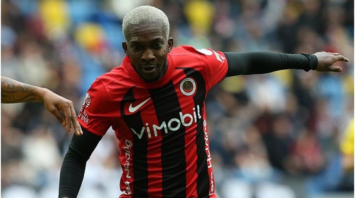 Volkan Demirel den Galatasaray ma&ccedil;ı &ouml;ncesi karar! Eski Galatasaraylıyı kadro dışı bıraktı 1